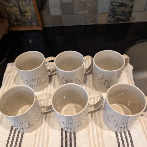 La Vie Eat Belle Mugs From Simons - Picture 4 of 5